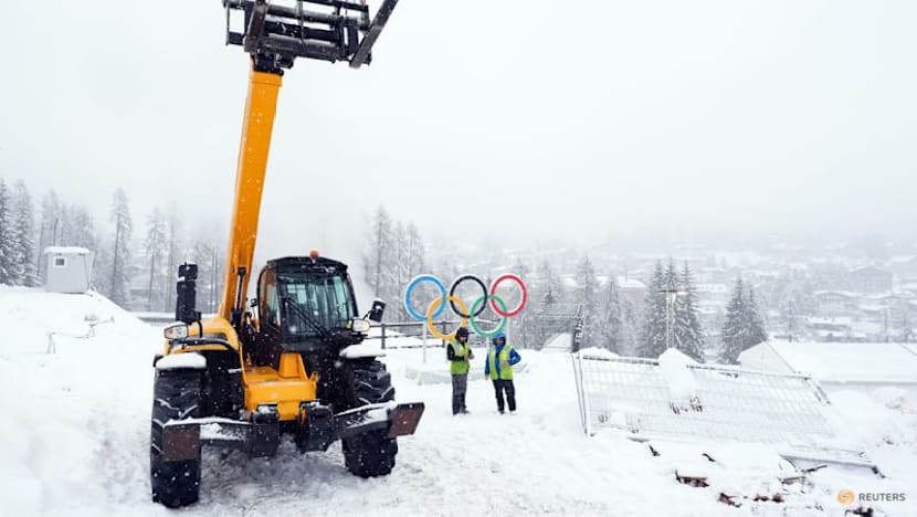 First women's downhill training cancelled as heavy snow falls on Cortina