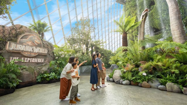 滨海湾花园云雾林变身“Jurassic World”，暴龙、翼龙、迅猛龙全员出动，沉浸式玩法全公开！