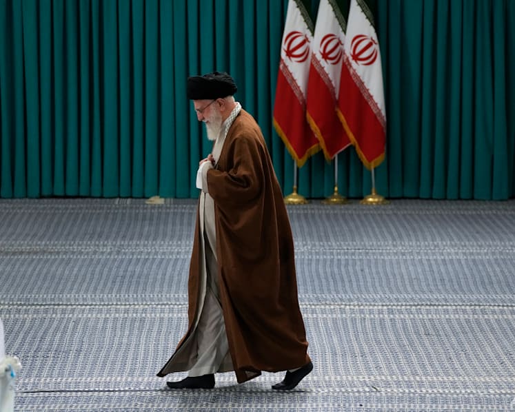 How does Iran's theocratic system of power work?