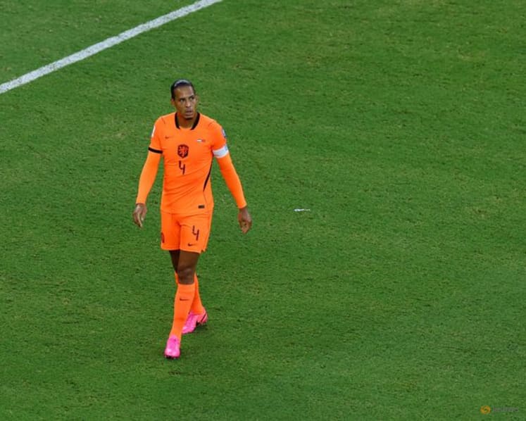 Van Dijk stays on but Depay omitted from Xavi’s first Netherlands squad