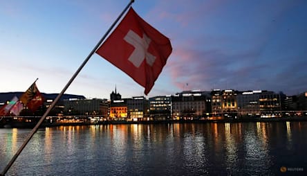 Fewer job offers for junior roles due to AI, Swiss study shows