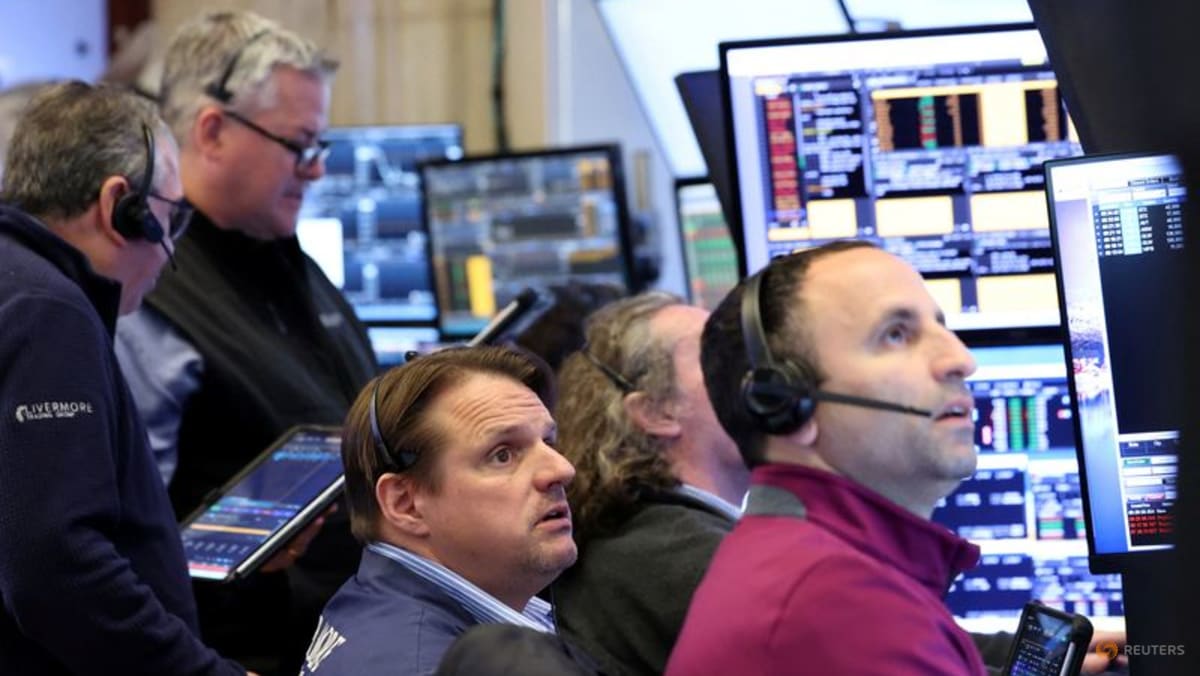 Oil rises, stocks mixed as US-Iran peace talk hopes dim