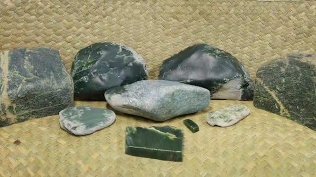 携18公斤绿玉出境被拦截 新西兰提控中国母子