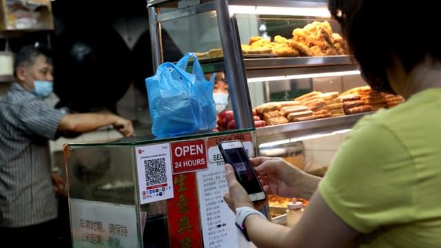 摊主乐学数码计划SGQR补贴结束  小贩须付手续费 多数继续使用