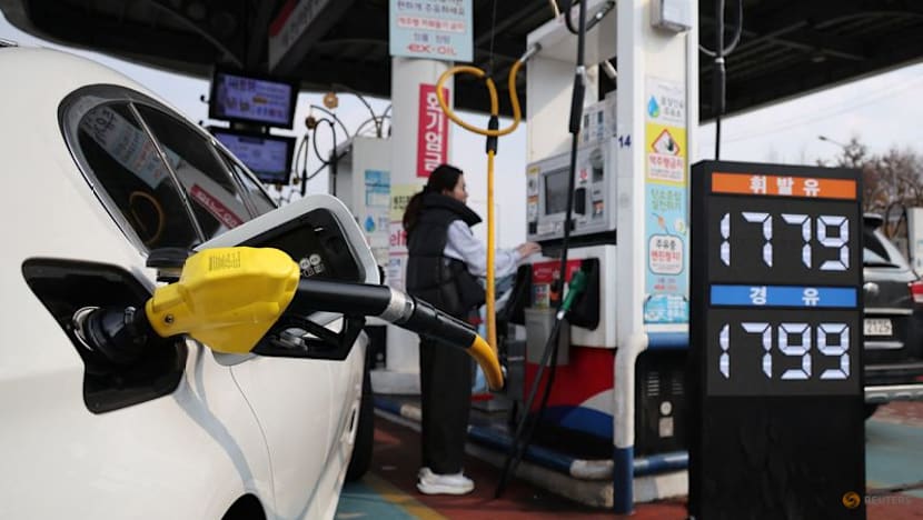 South Korea to start crude oil swap with local refiners, ministry says