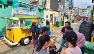 Van BERITAmediacorp jelajah ke Kampong Gelam untuk dekati penonton