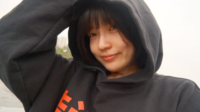 女歌手揭童年遭亲舅多次猥亵，对方却称“不记得”