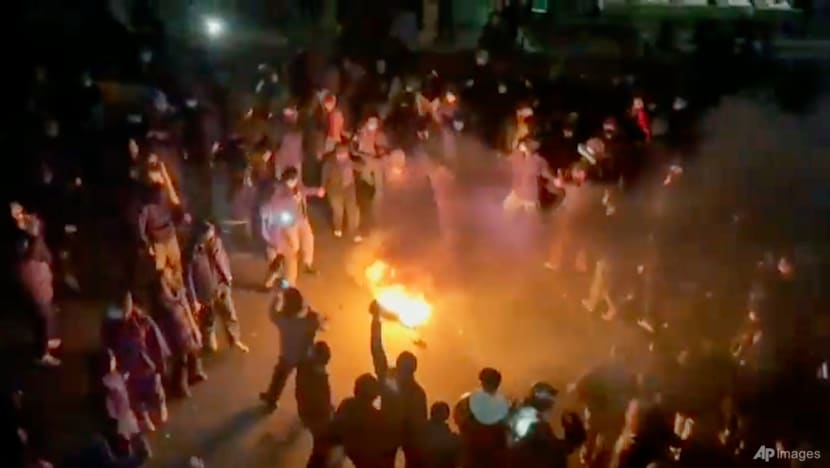 Iran protest toll mounts as government stages mass rallies