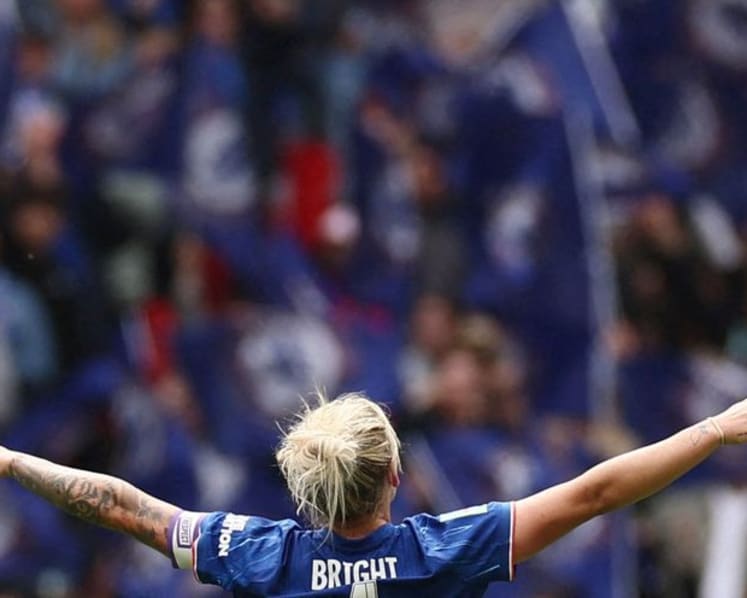 Chelsea great Bright announces retirement after trophy-laden career