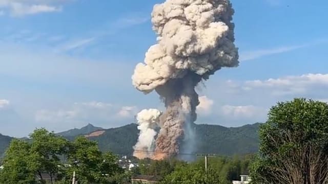 中国浏阳烟花厂爆炸 已致21死61伤