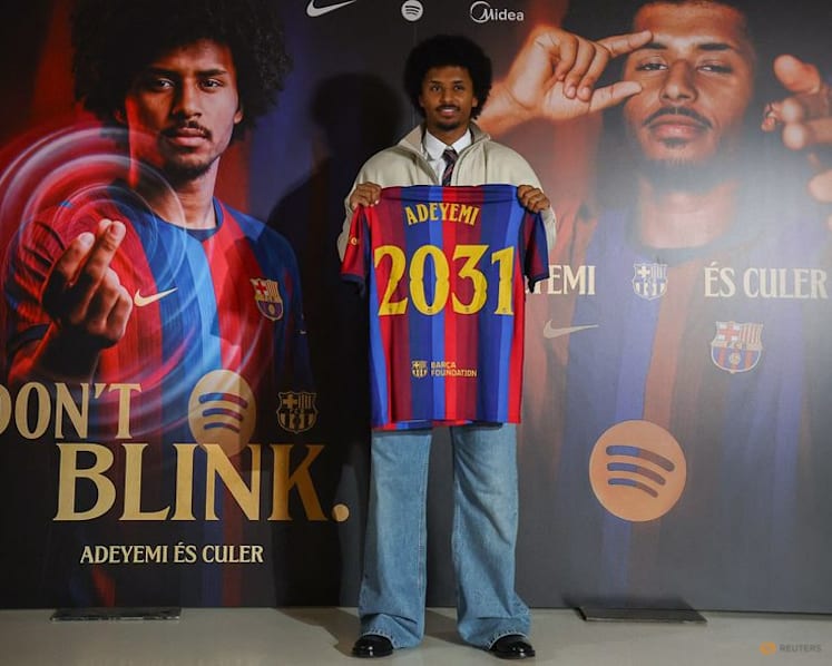 Barcelona sign pacy winger Adeyemi from Dortmund