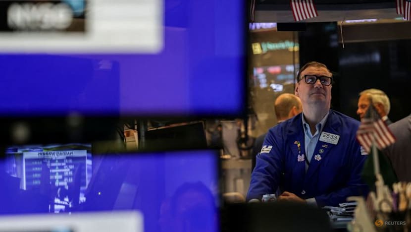 Global equity funds see a surge in weekly outflows