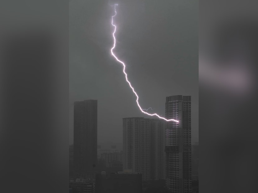 A photograph published by Facebook user Mak Wei Seng, showing a lightning bolt hitting the side of a housing block in Queenstown. A photograph published by Facebook user Mak Wei Seng, showing a lightning bolt hitting the side of a housing block in Queenstown.