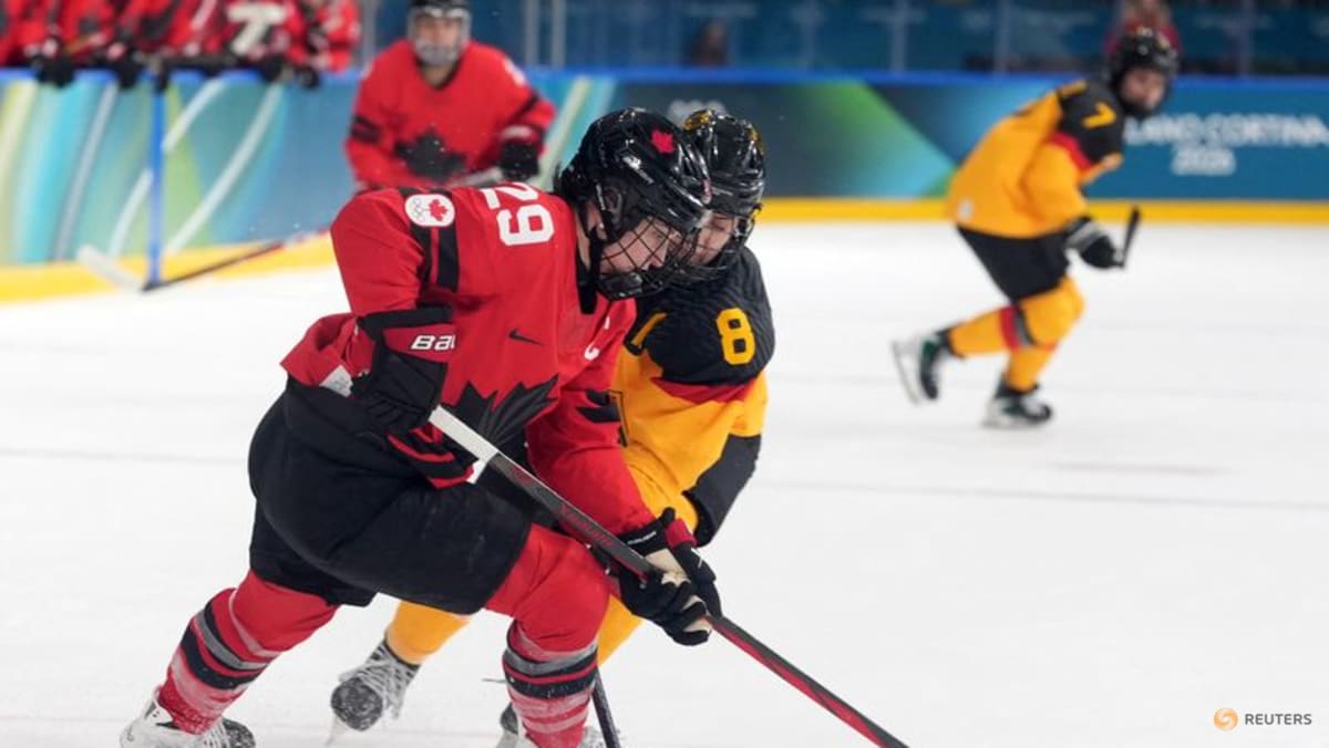 Ice hockey-Poulin back with a bang for Canada but happy just to be on the ice