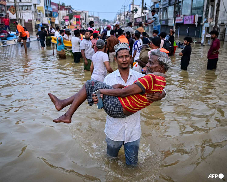 Sri Lanka's cyclone death toll climbs to 355, with 366 missing