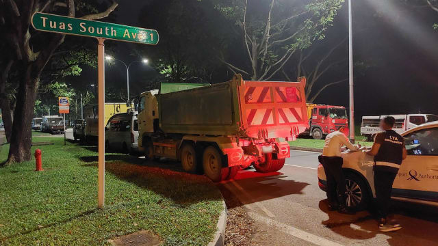 265辆重型车辆违规停车 七辆被陆交局拖走扣押