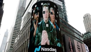 Chip stocks plunge, but bargain-hunters stem losses in other tech names