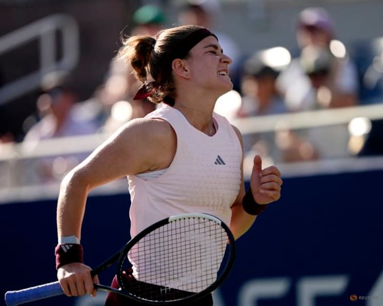 Navarro stuns seventh seed Muchova to reach US Open fourth round