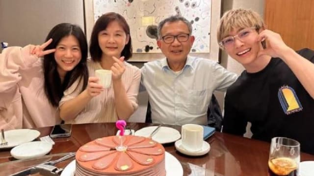偏爱鲜肉弟弟　爸妈曾“以死相逼”炎亚纶改变性向