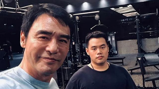 发文“陌生令人疲惫”　钟镇涛、章小蕙长子钟嘉浚宣布离开香港