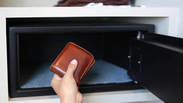 偷窃雇主首饰和逾5万元现金 印尼女佣被判坐牢一年半
