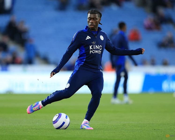 Manchester City sign winger Monga from Leicester