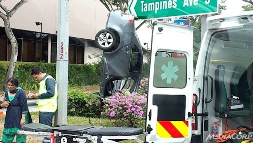 Car found flipped on PIE towards Changi near Tampines Ave 5 exit