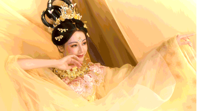 迪丽热巴 vs 古力娜扎，谁是最美嫦娥？林志玲中秋化身“月亮女神”拼仙气！