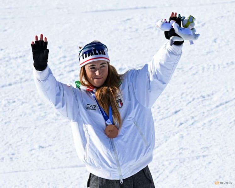 Alpine skiing-Italy's Goggia to miss season opener in Soelden