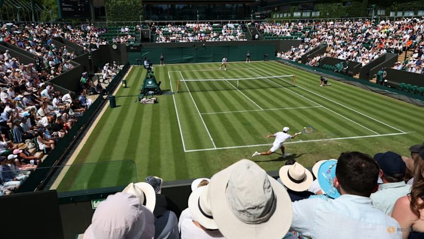 Honorary Brit De Minaur eases into second round