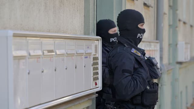 企图暴力推翻政府 德警逮捕八名极右激进组织成员