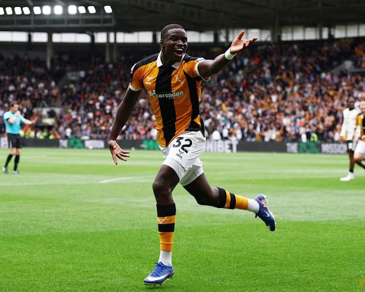 Hull stun Manchester United 2-0 on Premier League return