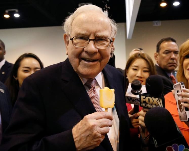 Commentary: Warren Buffett’s intriguing bet on Japan