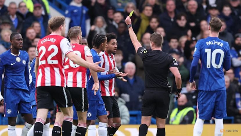 Chelsea ride luck to beat Brentford in coach Rosenior's league debut