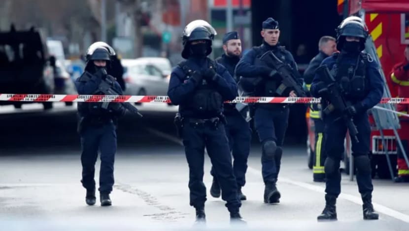 Polis tembak mati penyerang bersenjatakan pisau di Paris