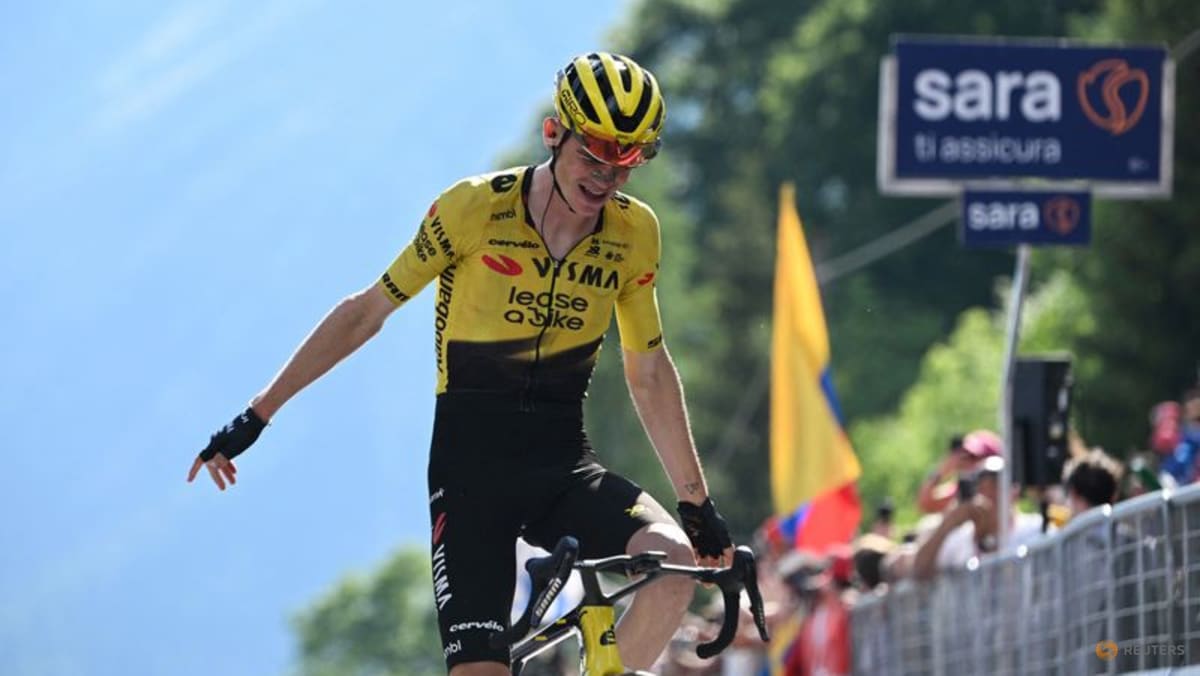 Kuss wins Giro stage 19 to complete Grand Tour trilogy, Vingegaard retains lead