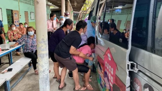 泰国七岁女童被遗忘校车内身亡 司机和老师被提控