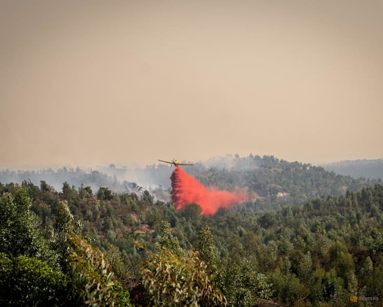 Fire in southwestern Spain active as 470 moved to safety Fire in southwestern Spain active as 470 moved to safety
