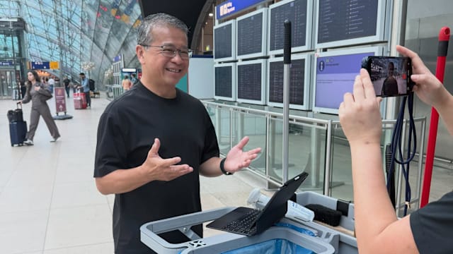 班机取消困机场未能出席 唐振辉“搭棚”拍演讲发活动方