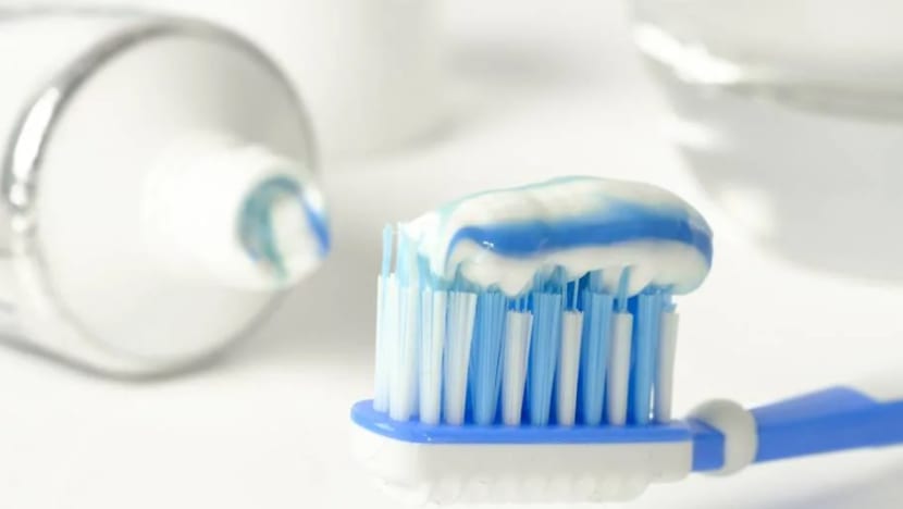 Berus gigi tersendat dalam tekak budak 2 tahun gara-gara kecuaian amah