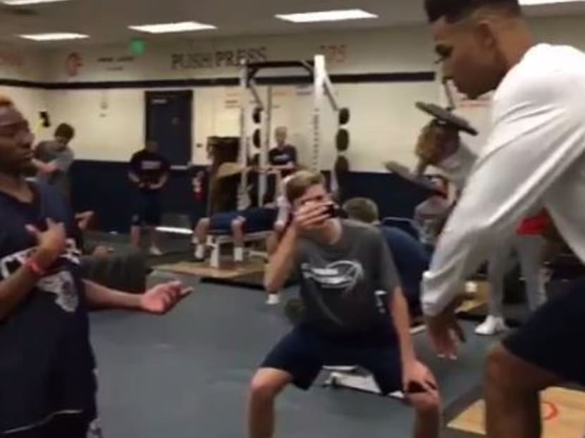 Manniquin challenge. Photo: @travisdegener/Twitter