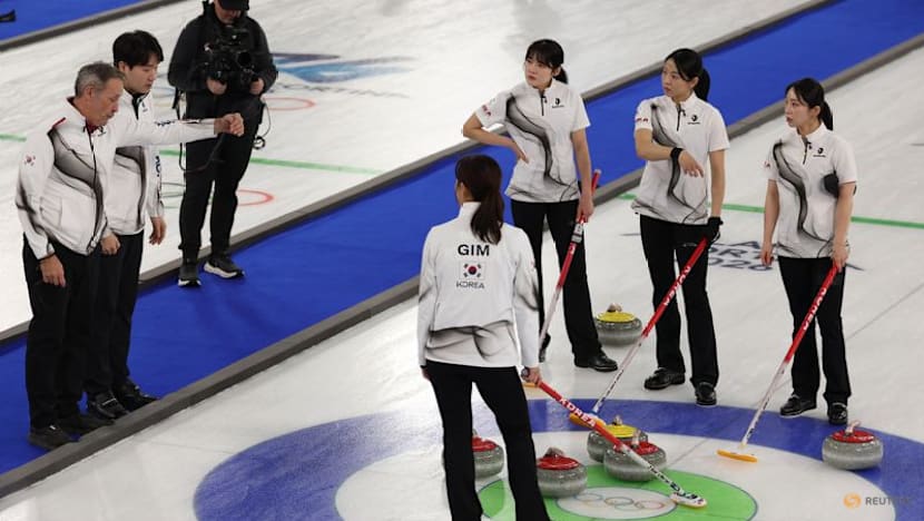 Curling-Canada beat South Korea to qualify for semi-finals, USA also through
