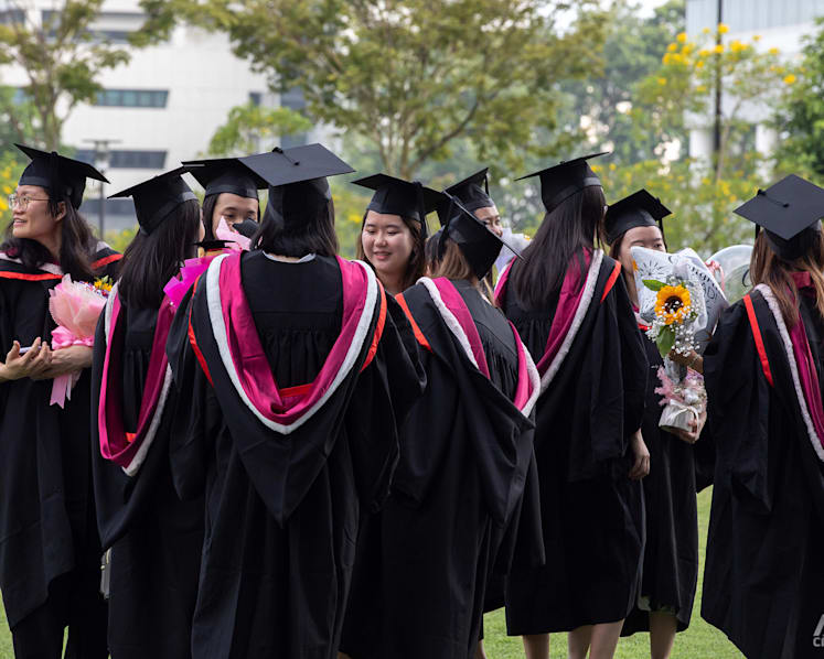 Fewer fresh graduates found work within 6 months in 2025; median salary held steady at S$4,500: Survey