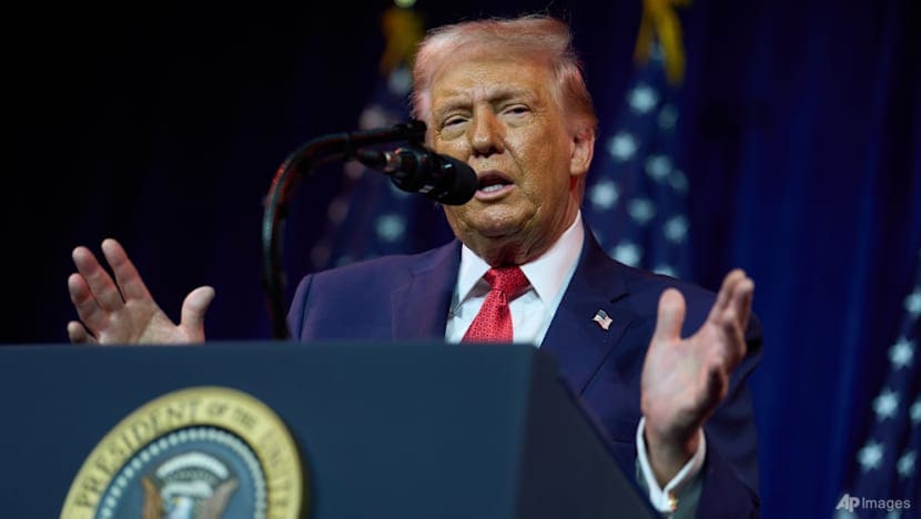 வெனிசுவேலா 30 முதல் 50 மில்லியன் பீப்பாய் எண்ணெயை அமெரிக்காவிடம் ஒப்படைக்கும் : டிரம்ப்