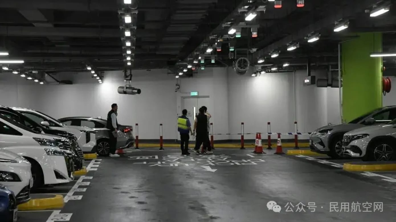 男子在香港机场遇袭遭砍伤手脚 六公斤金条被抢走