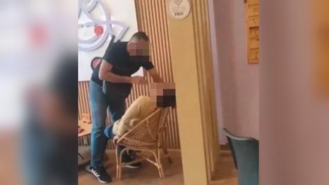 被拍到公开辱骂打人 马国警员被调职调查
