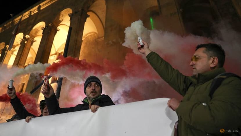 Pro-EU Georgians gather for second night of protests against accession freeze Pro-EU Georgians gather for second night of protests against accession freeze