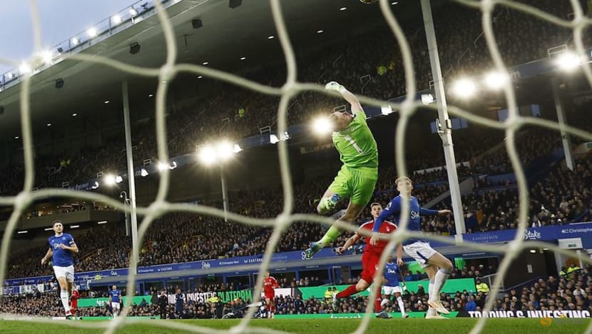 Nottingham Forest rise to second after 2-0 win at Everton