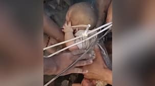 கொலம்பியா நிலநடுக்கம் - உயிர் தப்பிய குழந்தை