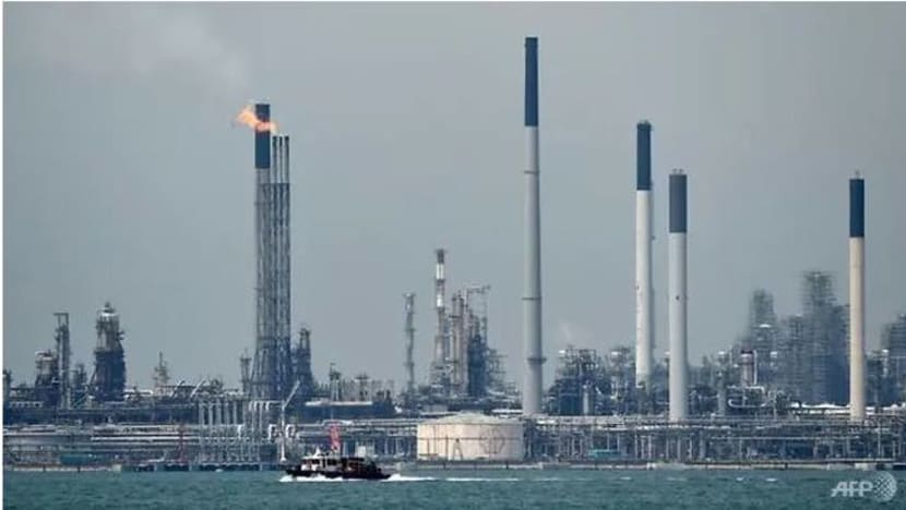 3 bekas pekerja Shell didakwa sogok inspektor kapal 3 bekas pekerja Shell didakwa sogok inspektor kapal